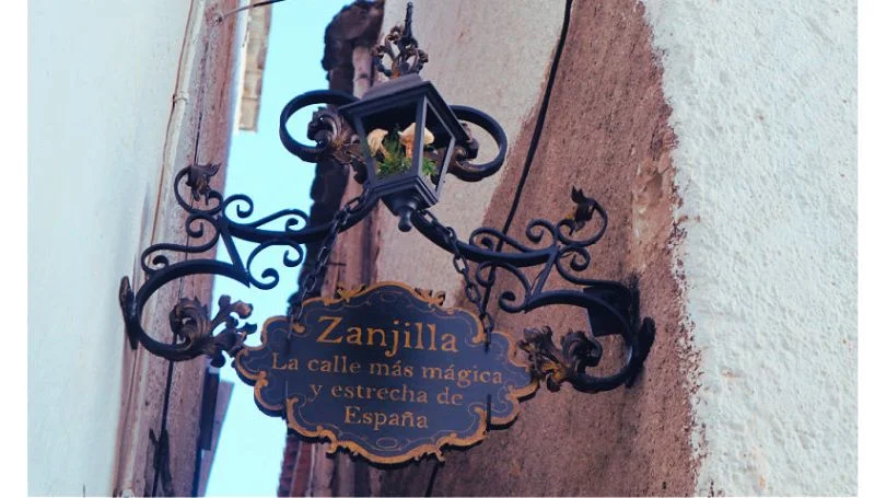 calle mas estrecha de españa