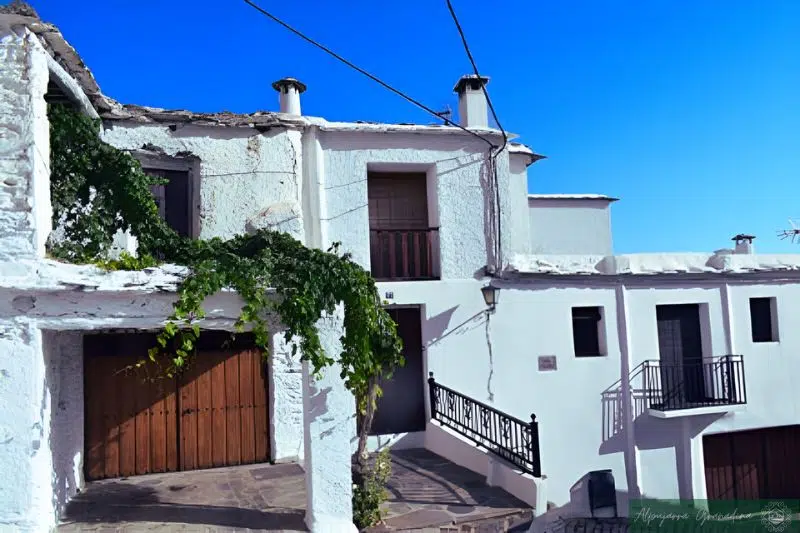Casas, tinaos y calles tradicionales de Bubión
