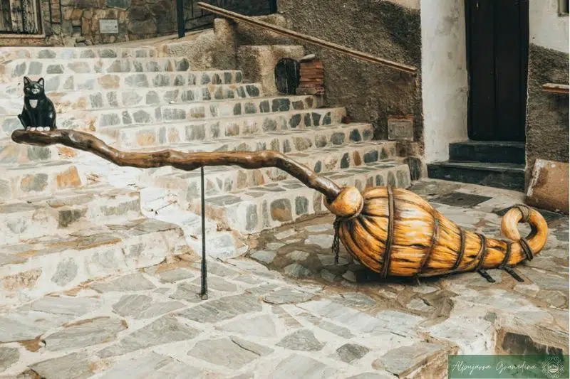 La escoba voladora de la bruja